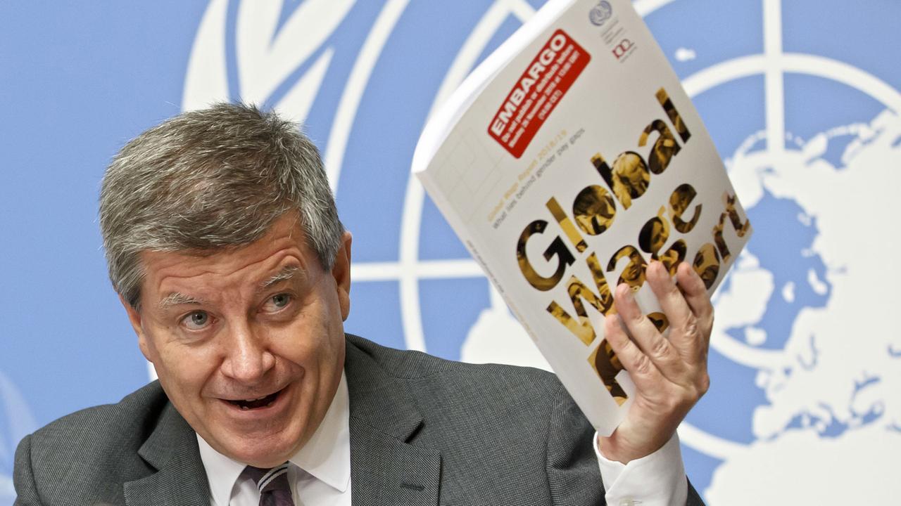 Guy Ryder, Generaldirektor der Internationalen Arbeitsorganisation (ILO), präsentiert am 26. November 2018 in Genf den Jahresbericht der ILO. Guy Ryder, Generaldirektor der Internationalen Arbeitsorganisation (ILO), präsentiert am 26. November 2018 in Genf den Jahresbericht der ILO.