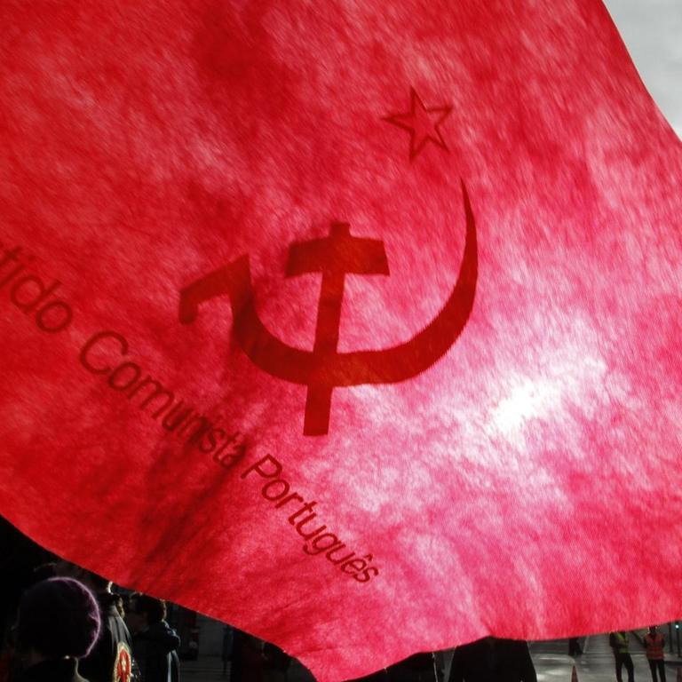 Die Flagge der Kommunistischen Partei Portugals