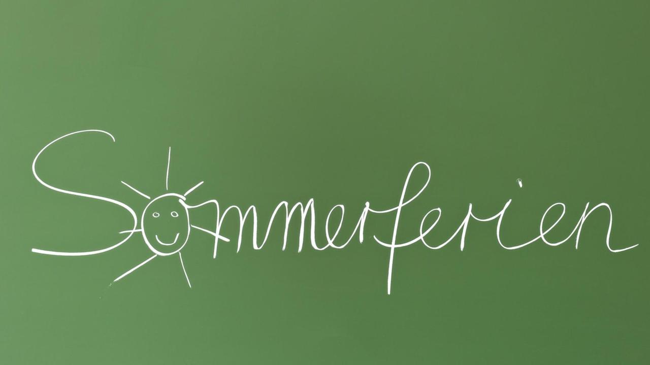 Schriftzug "Sommerferien" auf einer Schultafel Schriftzug "Sommerferien" auf einer Schultafel