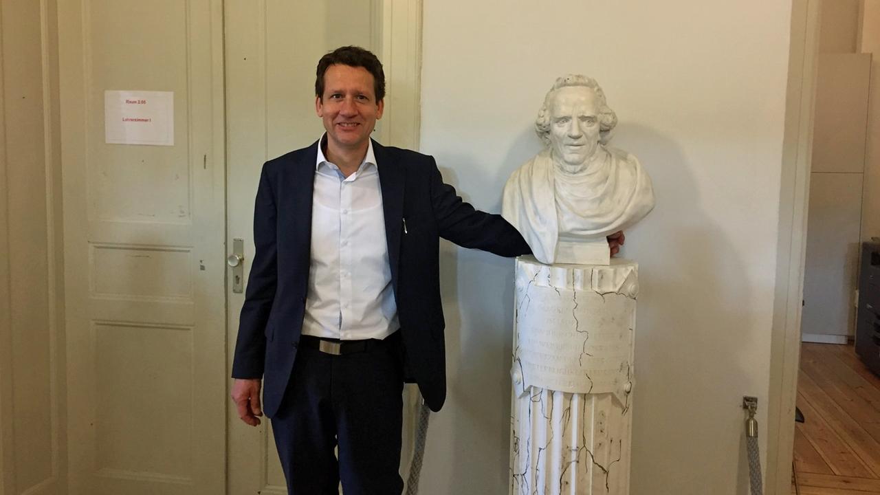 Aaron Eckstaedt, Leiter des Jüdischen Gymnasiums Moses Mendelssohn Aaron Eckstaedt, Leiter des Jüdischen Gymnasiums Moses Mendelssohn