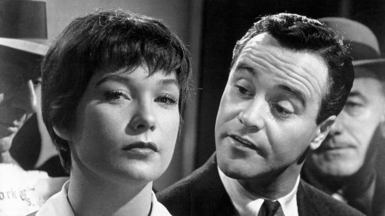 "Das Appartment", Regisseur Billy Wilder - im Bild Shirley MacLaine und Jack Lemmon.t "Das Appartment", Regisseur Billy Wilder - im Bild Shirley MacLaine und Jack Lemmon.t