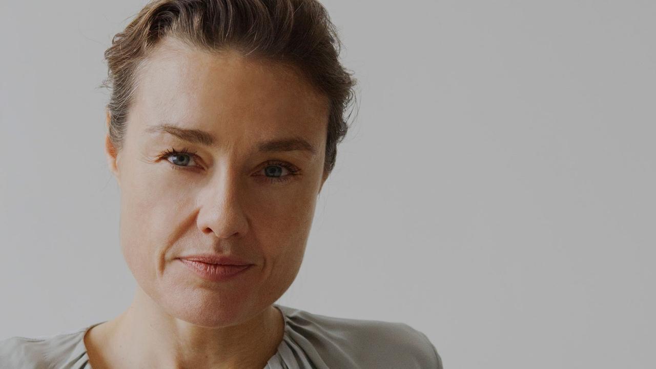 Ein Porträt von Katja Kraus. Ein Porträt von Katja Kraus.