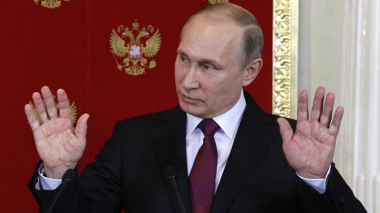 Russlands Präsident Wladimir Putin bei einer Pressekonferenz in Moskau Russlands Präsident Wladimir Putin bei einer Pressekonferenz in Moskau