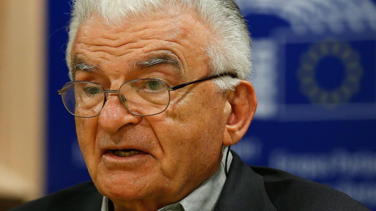 epa04733800 Survivors from Greek martyr cities Argyris Sfountouris from Distomo attends the 'Very Important Prisoners' press conference, at the EU Parliament in Brussels, Belgium, 05 May 2015. The event is to give voice to survivors of Greek martyr cities and Auschwitz witnesses of mass executions by reporting Nazi crimes in Greece with reference to the current political situation that has been marked by the rise of Golden Dawn party in Greece. EPA/JULIEN WARNAND | epa04733800 Survivors from Greek martyr cities Argyris Sfountouris from Distomo attends the 'Very Important Prisoners' press conference, at the EU Parliament in Brussels, Belgium, 05 May 2015. The event is to give voice to survivors of Greek martyr cities and Auschwitz witnesses of mass executions by reporting Nazi crimes in Greece with reference to the current political situation that has been marked by the rise of Golden Dawn party in Greece. EPA/JULIEN WARNAND |