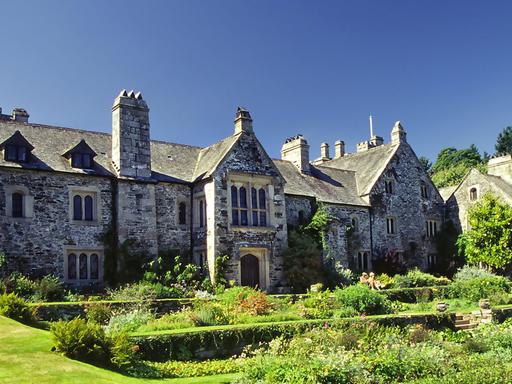 Ein Herrenhaus im Park, Cornwall, England