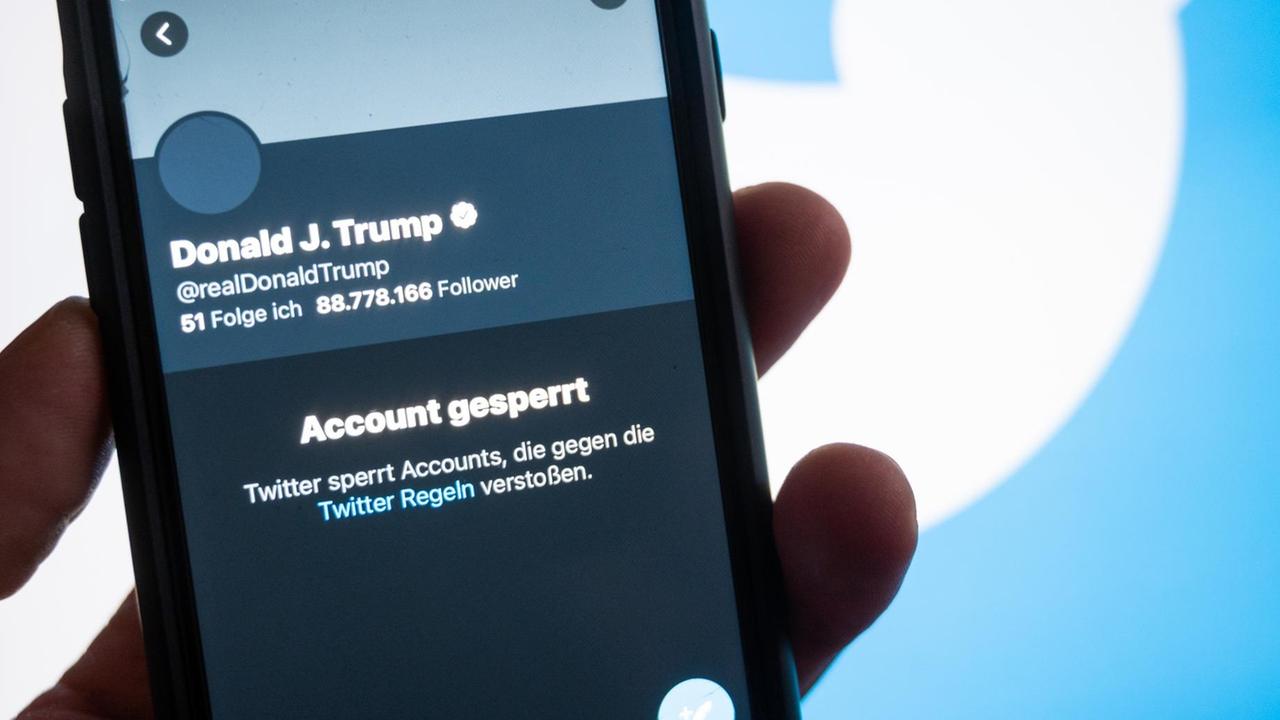 US-Präsident Donald Trump darf Twitter nicht mehr benutzen. US-Präsident Donald Trump darf Twitter nicht mehr benutzen.