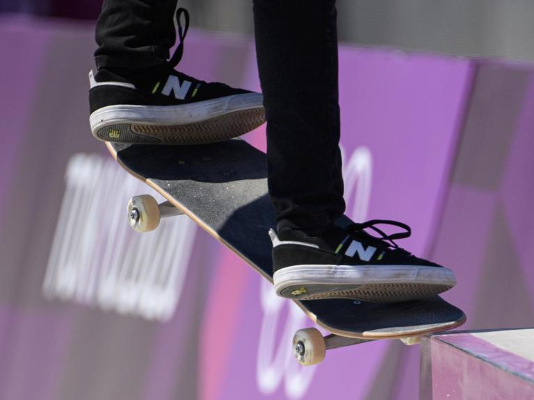 Skateboard in Aktion. Training im Ariake Urban Sports Park. Tokyo am 21.07.2021.