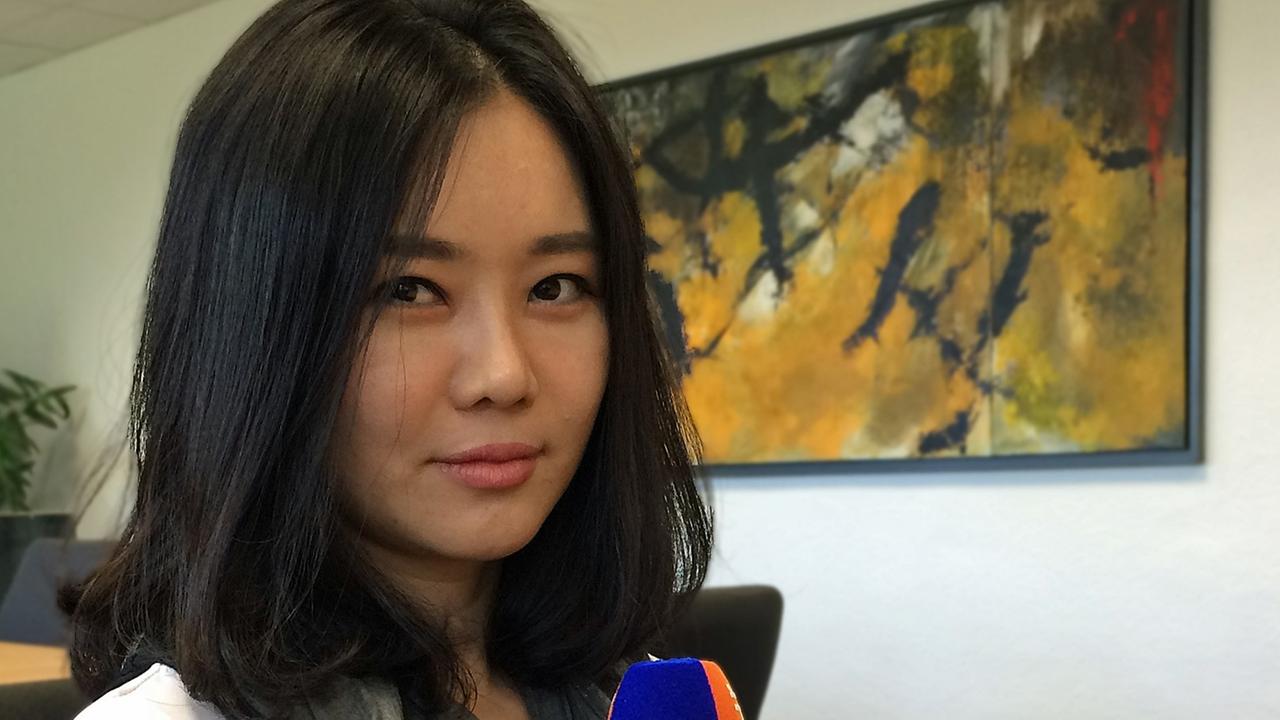 Autorin Hyeonseo Lee im Gespräch mit Moritz Küpper. (2016) Autorin Hyeonseo Lee im Gespräch mit Moritz Küpper. (2016)