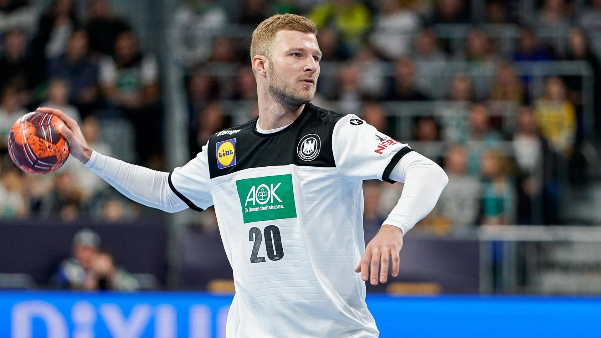 Philipp Weber DHB, 20, am Ball, Einzelbild, Aktion, Action, 04.01.2020, Mannheim Deutschland, Handball, Länderspiel, Deutschland - Island *** Philipp Weber DHB, 20 , on the ball, single picture, action, action, 04 01 2020, Mannheim Germany, handball, international, Germany Iceland xozx Philipp Weber DHB, 20, am Ball, Einzelbild, Aktion, Action, 04.01.2020, Mannheim Deutschland, Handball, Länderspiel, Deutschland - Island *** Philipp Weber DHB, 20 , on the ball, single picture, action, action, 04 01 2020, Mannheim Germany, handball, international, Germany Iceland xozx