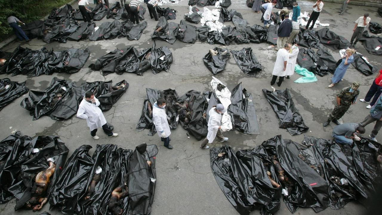 Leichen der Opfer des Geiseldramas in Beslan Leichen der Opfer des Geiseldramas in Beslan