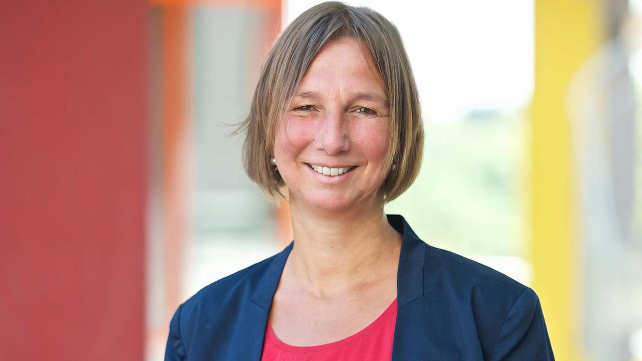 Porträt der Historikerin und Bildungsforscherin Christine Bertram von der Universität Konstanz Porträt der Historikerin und Bildungsforscherin Christine Bertram von der Universität Konstanz