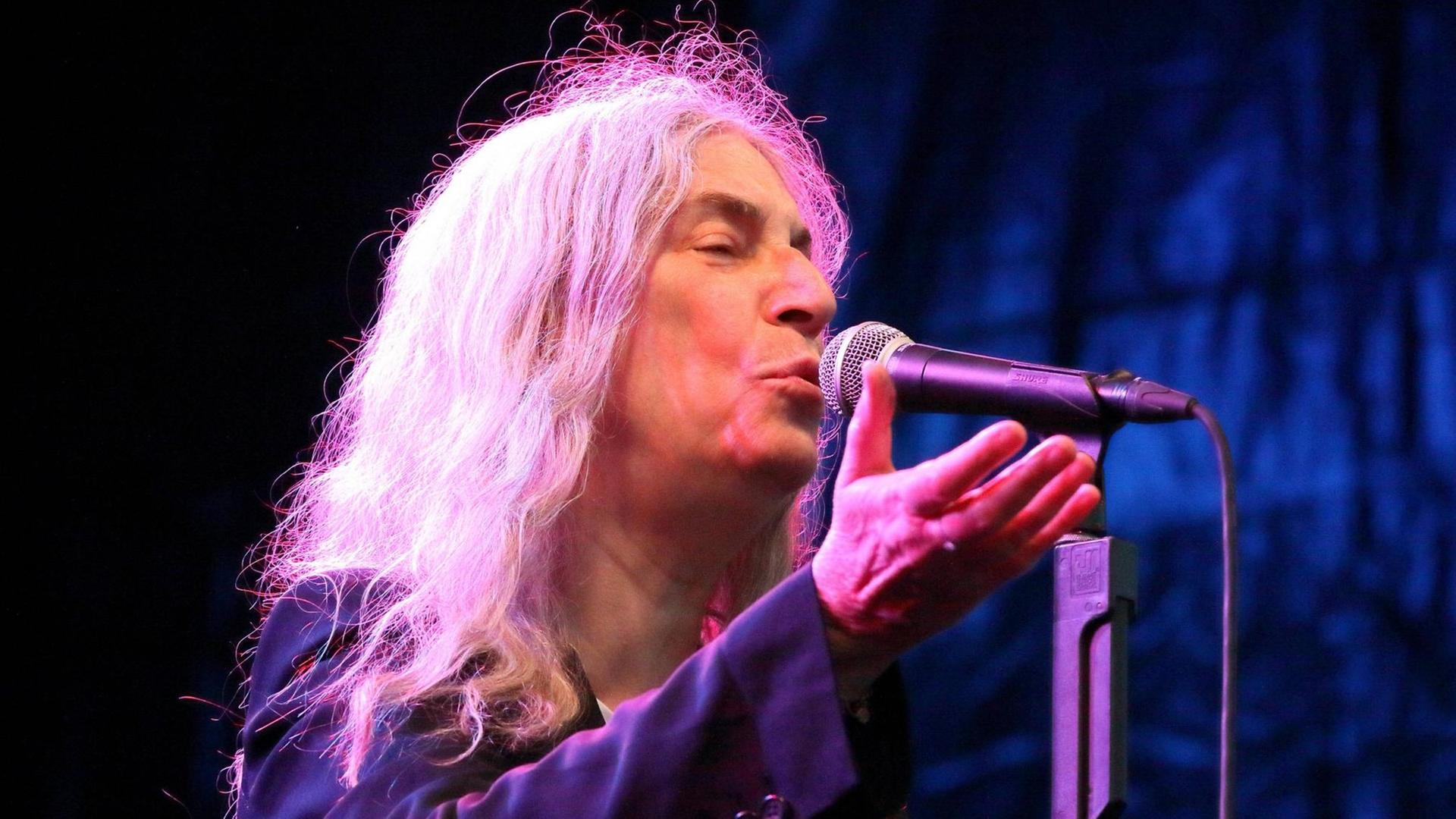 Patti Smith auf der Bühne. Patti Smith auf der Bühne.