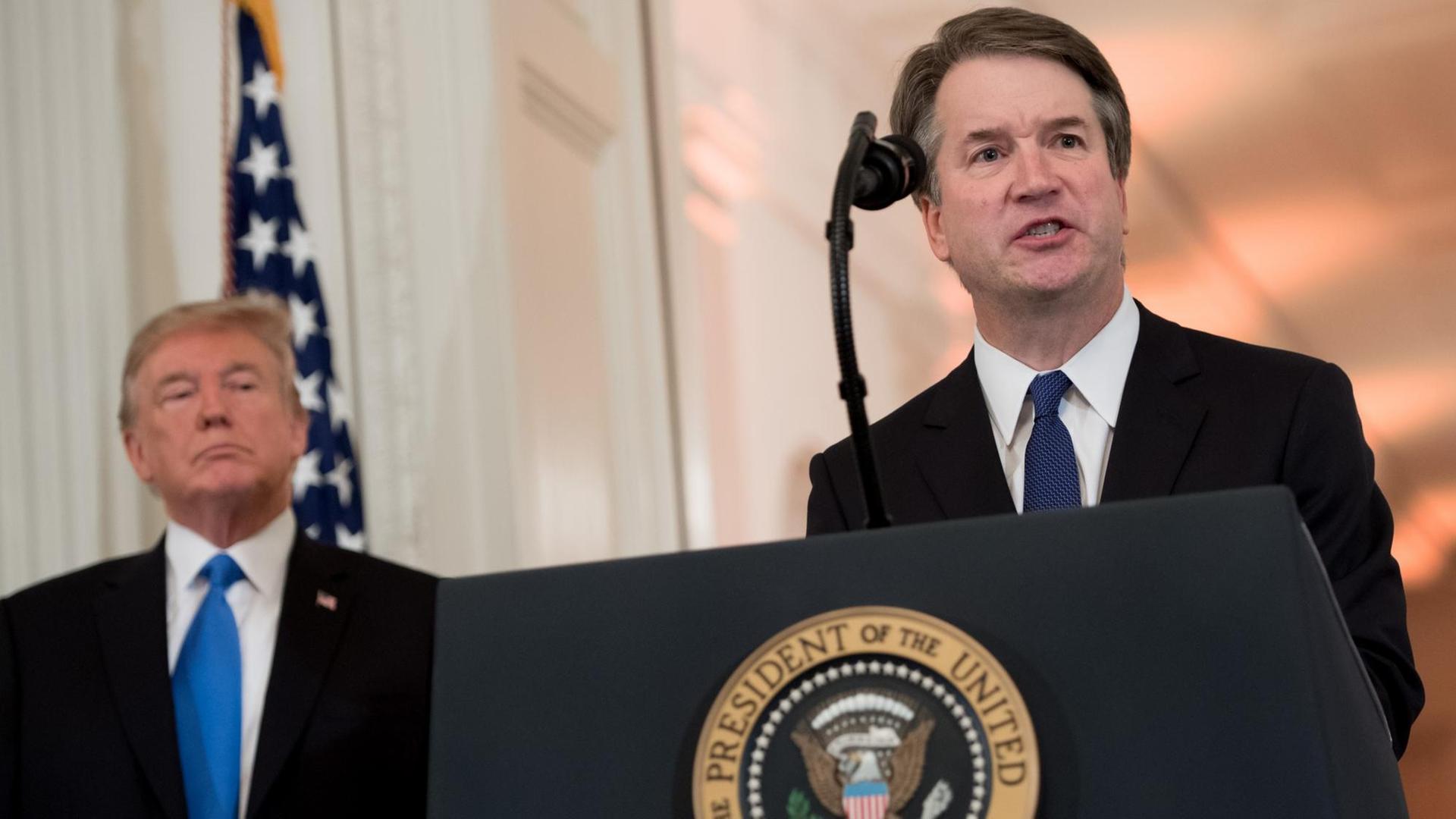 Der Richter Brett Kavanaugh spricht, nachdem US-Präsident Donald Trump für den Supreme Court nominiert hat. Der Richter Brett Kavanaugh spricht, nachdem US-Präsident Donald Trump für den Supreme Court nominiert hat.