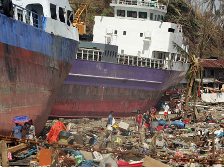 Spuren der Verwüstung nach dem Taifun "Haiyan" auf den Philippinen Spuren der Verwüstung nach dem Taifun "Haiyan" auf den Philippinen