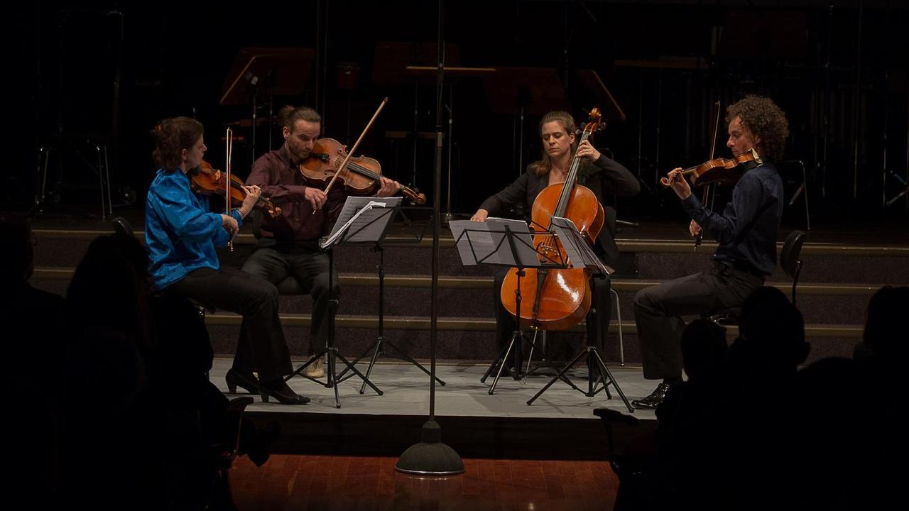 Das SonarQuartett aus Berlin spielte das Streichquarett von Brigitte Schiffer. Das SonarQuartett aus Berlin spielte das Streichquarett von Brigitte Schiffer.