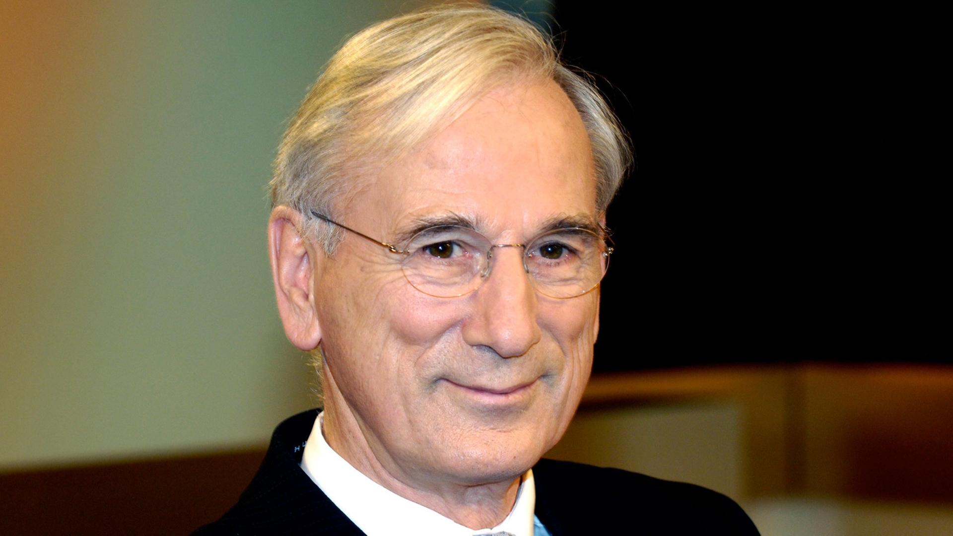 Jürgen Chrobog, ehemaliger Diplomat, aufgenommen während der ARD-Talksendung "Anne Will" in den Studios Berlin-Adlershof. Jürgen Chrobog, ehemaliger Diplomat, aufgenommen während der ARD-Talksendung "Anne Will" in den Studios Berlin-Adlershof.