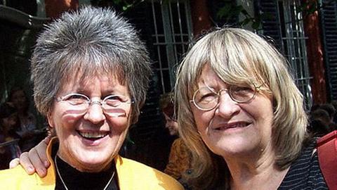 Lea Ackermann (l.) und Alice Schwarzer