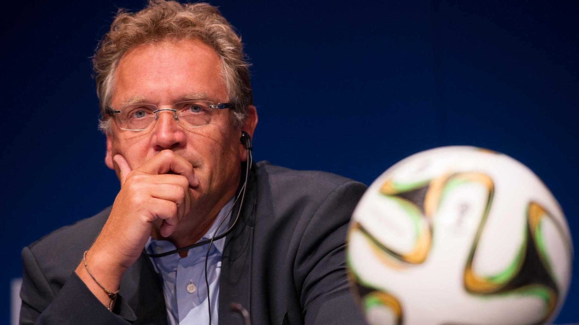 Der entlassene FIFA-Generalsekretär hält sich für unschuldig. Der entlassene FIFA-Generalsekretär hält sich für unschuldig.