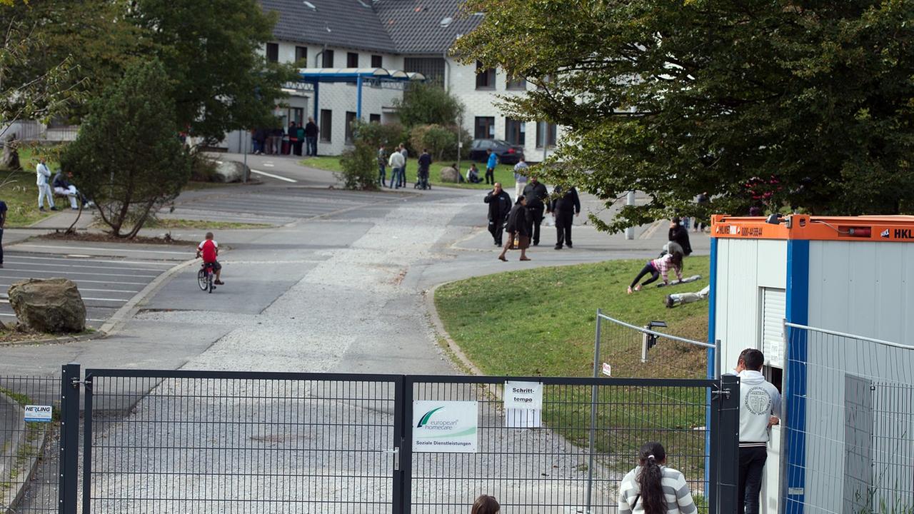 Das Flüchtlingsheim auf dem Gelände der ehemaligen Siegerland-Kaserne in Burbach Das Flüchtlingsheim auf dem Gelände der ehemaligen Siegerland-Kaserne in Burbach