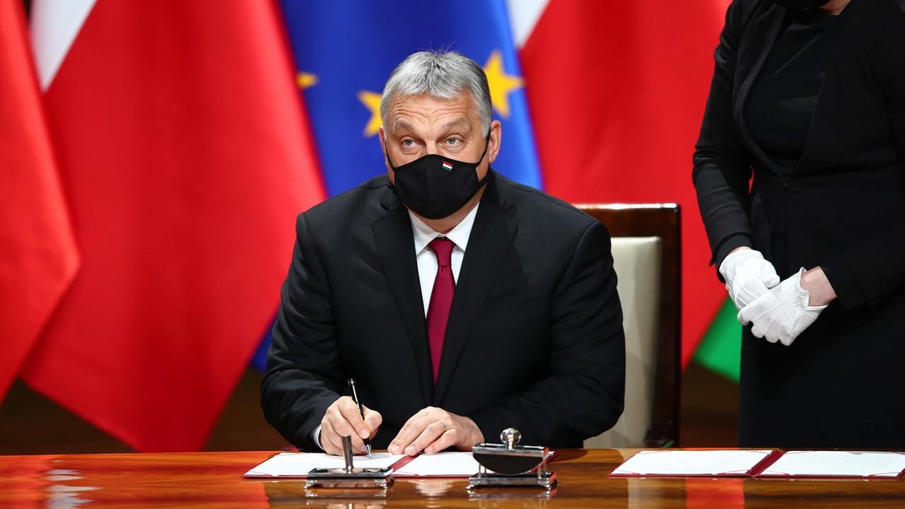 Prime Minister of Hungary Viktor Orban (L) during the signing of the Anniversary Declaration and the Digital Declaration in Krakow, south Poland 2021. A summit of the heads of governments of the Visegrad Group countries is held in Krakow with the participation of the President of the European Council on the occasion of the 30th anniversary of Visegrad Cooperation. On July 1 last year, Poland's annual presidency in the V4 began. PAP/LUKASZ GAGULSKI POLAND OUT Prime Minister of Hungary Viktor Orban (L) during the signing of the Anniversary Declaration and the Digital Declaration in Krakow, south Poland 2021. A summit of the heads of governments of the Visegrad Group countries is held in Krakow with the participation of the President of the European Council on the occasion of the 30th anniversary of Visegrad Cooperation. On July 1 last year, Poland's annual presidency in the V4 began. PAP/LUKASZ GAGULSKI POLAND OUT