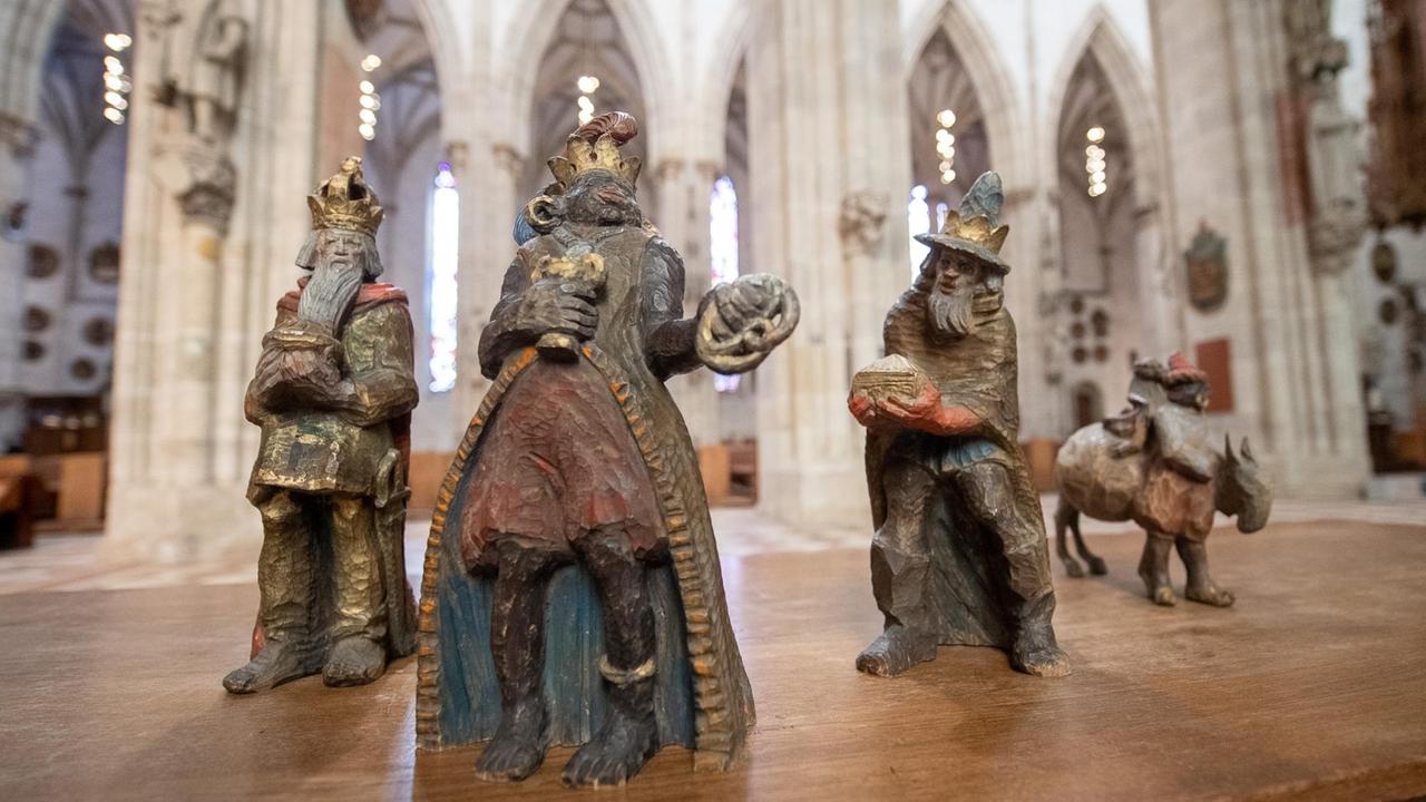 Nahaufnahme der Ulmer Figuren der Heiligen Drei Könige. Melchior wird klischeehaft mit dicken Lippen dargestellt. Nahaufnahme der Ulmer Figuren der Heiligen Drei Könige. Melchior wird klischeehaft mit dicken Lippen dargestellt.