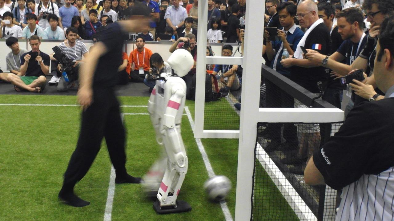 Der Bonner Fußballroboter NimbRo-OP2 gewann das Robocup-Endspiel mit 11 zu 1 Der Bonner Fußballroboter NimbRo-OP2 gewann das Robocup-Endspiel mit 11 zu 1