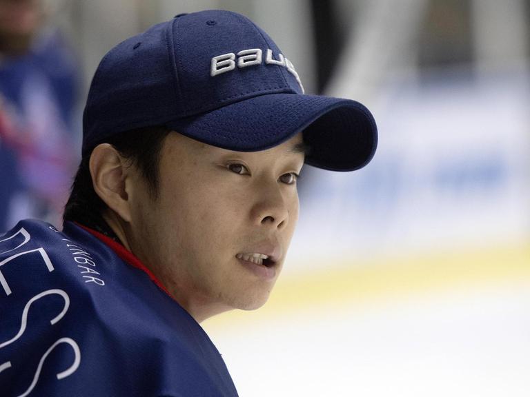 Der Eishockeyspieler Jon Lee-Olsen bei einem Spiel in Kopenhagen.