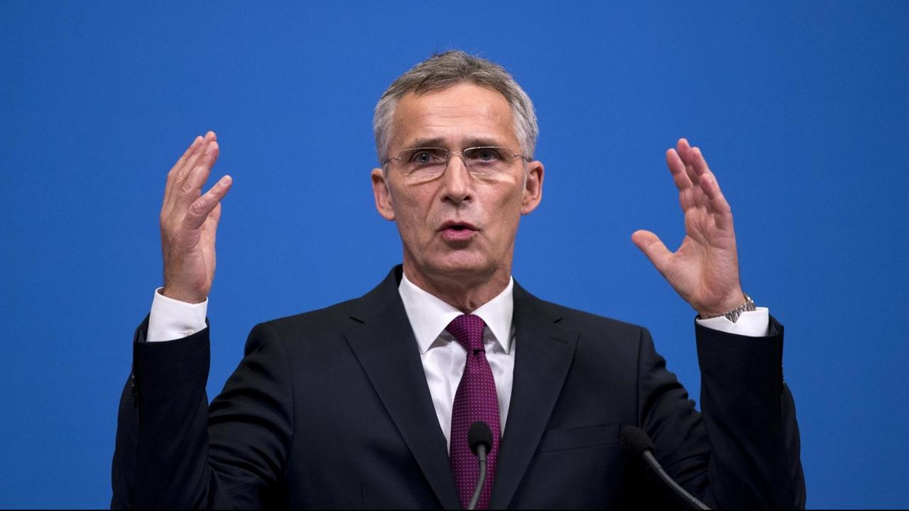 Das Foto zeigt NATO-Generalsekretär Jens Stoltenberg auf einer Pressekonferenz in Brüssel. Das Foto zeigt NATO-Generalsekretär Jens Stoltenberg auf einer Pressekonferenz in Brüssel.