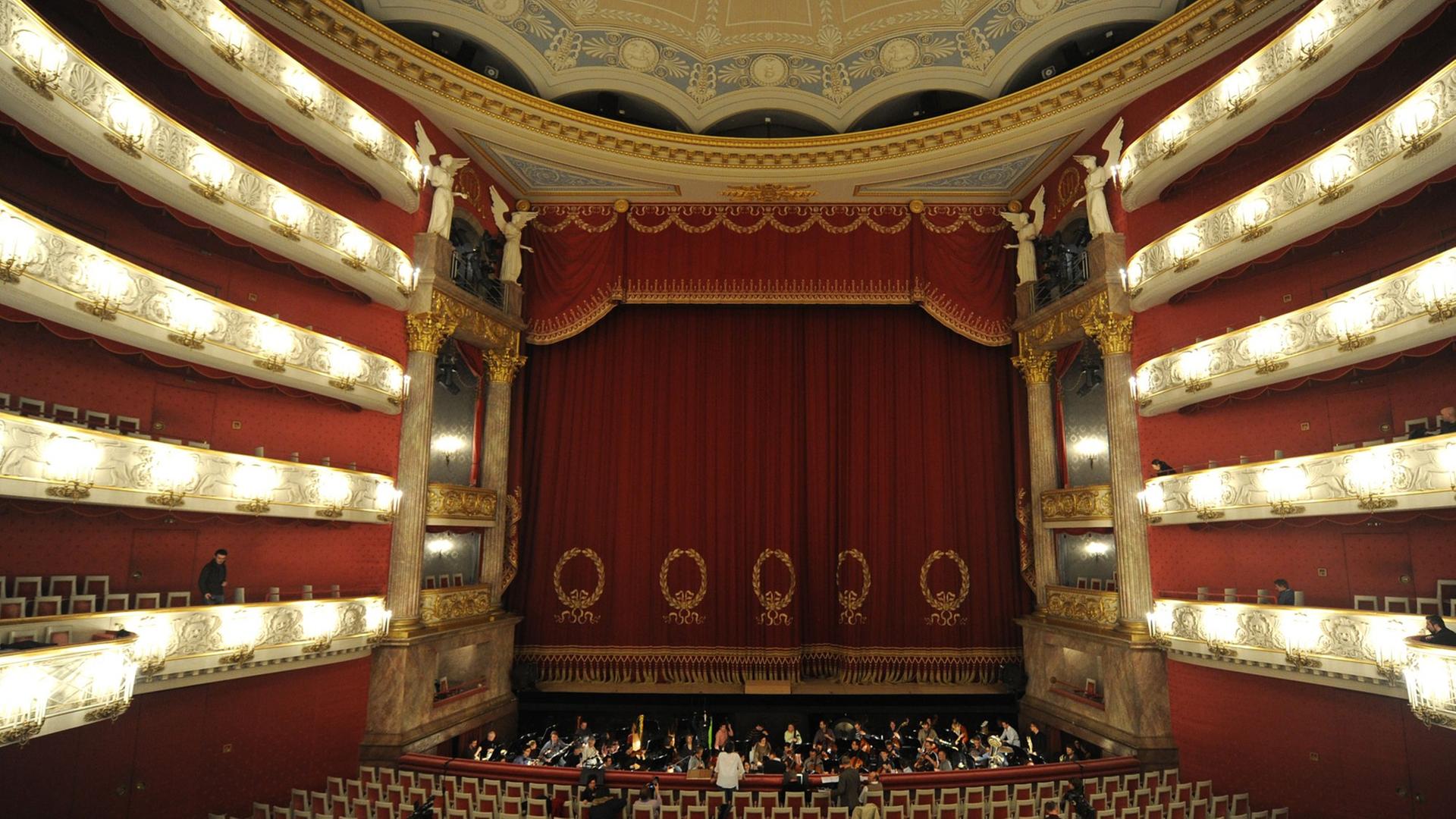 Saal der Bayerischen Staatsoper in München Saal der Bayerischen Staatsoper in München