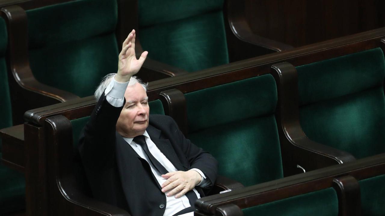 Jaroslaw Kaczynski bei einer Sondersitzung im polnischen Parlament am 6.4.2020 Jaroslaw Kaczynski bei einer Sondersitzung im polnischen Parlament am 6.4.2020
