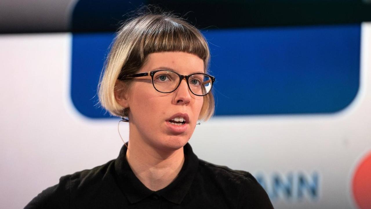Porträt von Bettina Wilpert. Porträt von Bettina Wilpert.