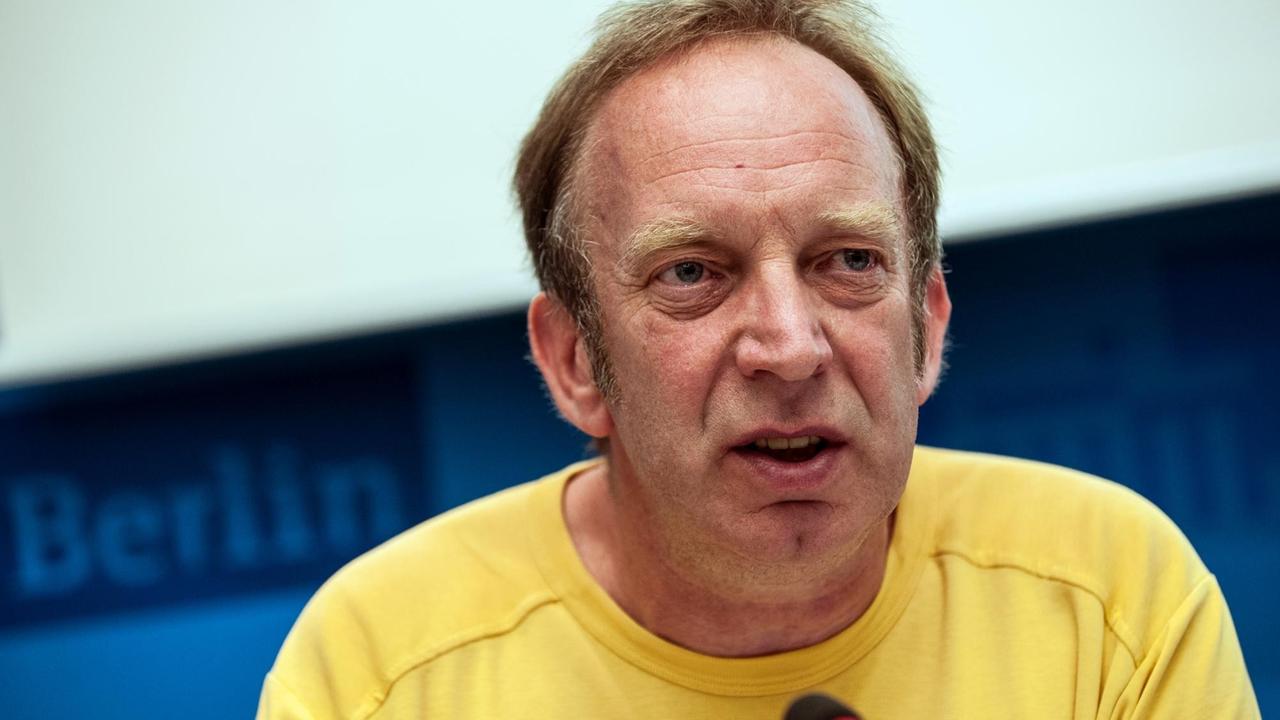 Der Publizist und Bürgerrechtler Tom Sello, hier im Sommer 2014. Der Publizist und Bürgerrechtler Tom Sello, hier im Sommer 2014.