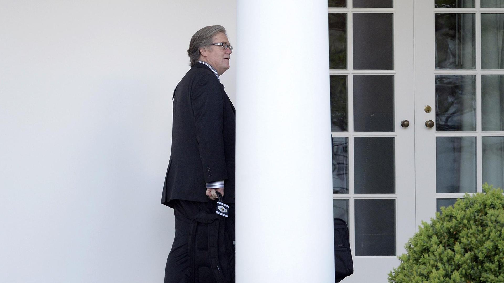 Porträt des entlassenen US-Chefstrategen Steven Bannon. Porträt des entlassenen US-Chefstrategen Steven Bannon.