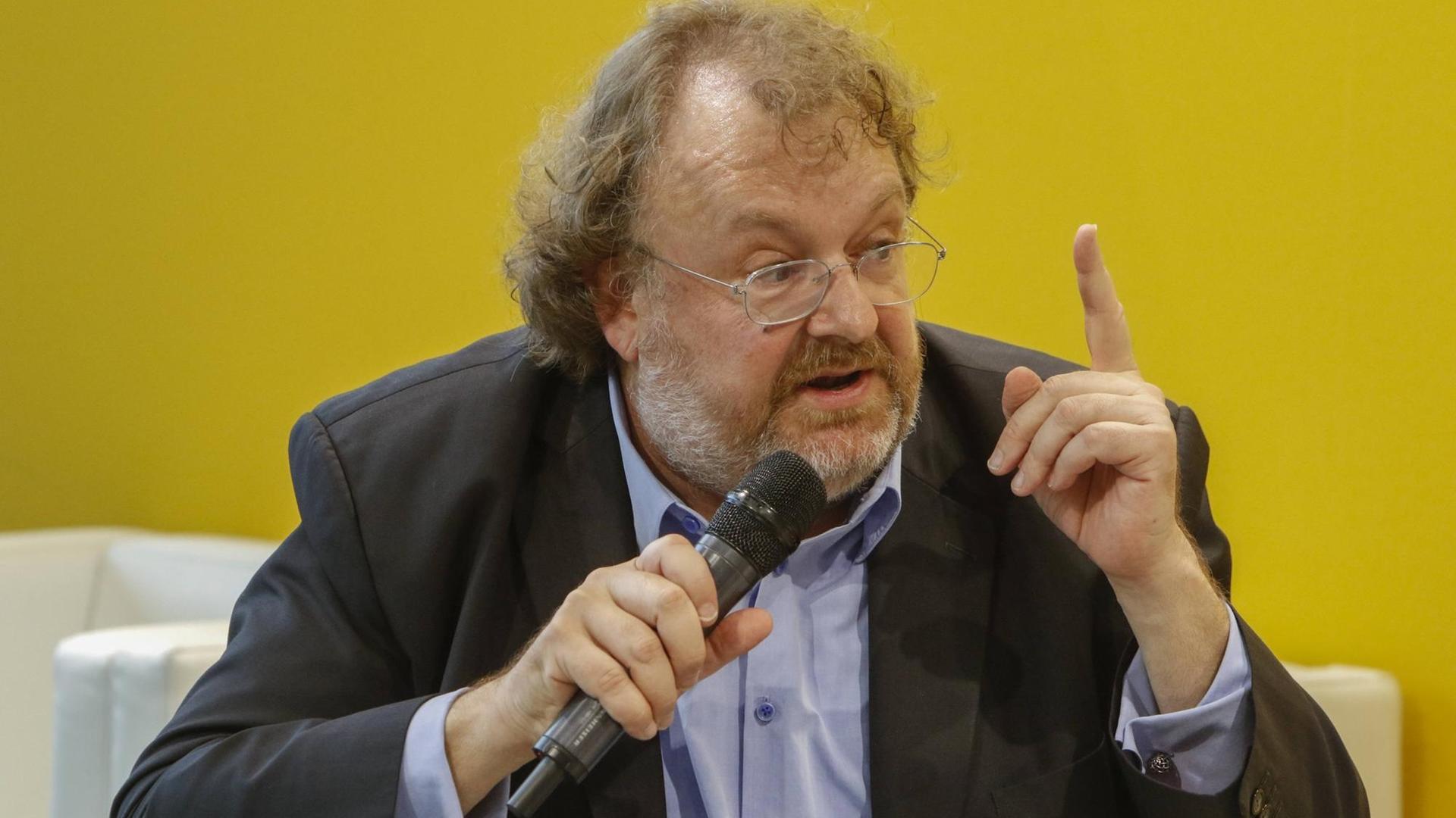 Jürgen Kaube bei einer Diskussion. Jürgen Kaube bei einer Diskussion.