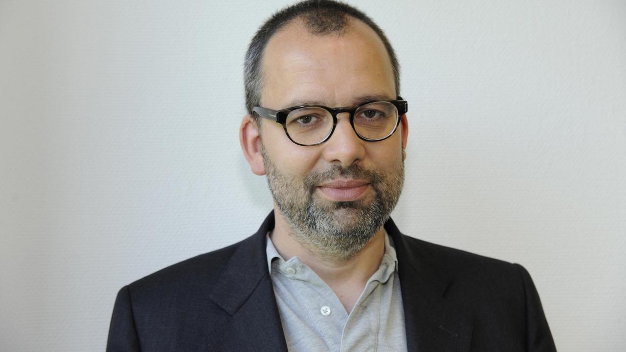 Der Journalist, Autor und Medienwissenschaftler Andreas Bernard,  aufgenommen am 22.06.2014 in Köln. Foto: Horst Galuschka/dpa | Verwendung weltweit