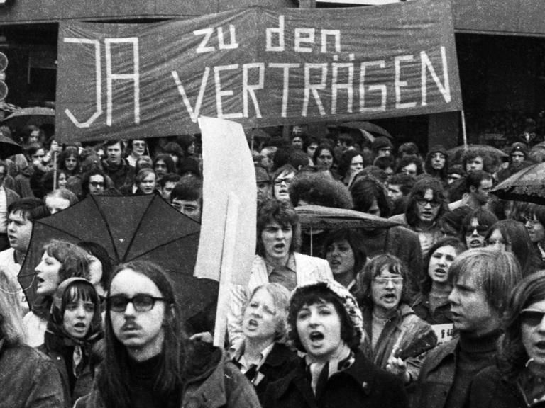 Demonstration der Friedensbewegung für die Ratifizierung der Ostverträge.
