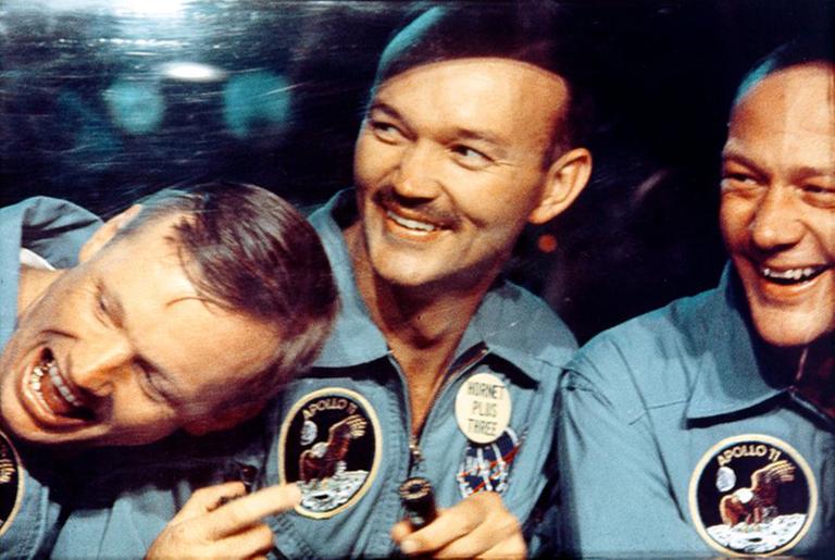 Die drei Astronauten nach ihrer Rückkehr - in der Quarantäne-Station