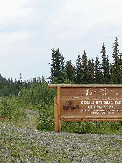 Denali-Nationalpark in Alaska ist ungefähr so groß wie ganz Sizilien. Aber er ist nur der drittgrößte Nationalpark zwischen Russland und Kanada - die Nationalparks Wrangell-St. Elias und Gates of the Arctic sind noch weitaus größer.