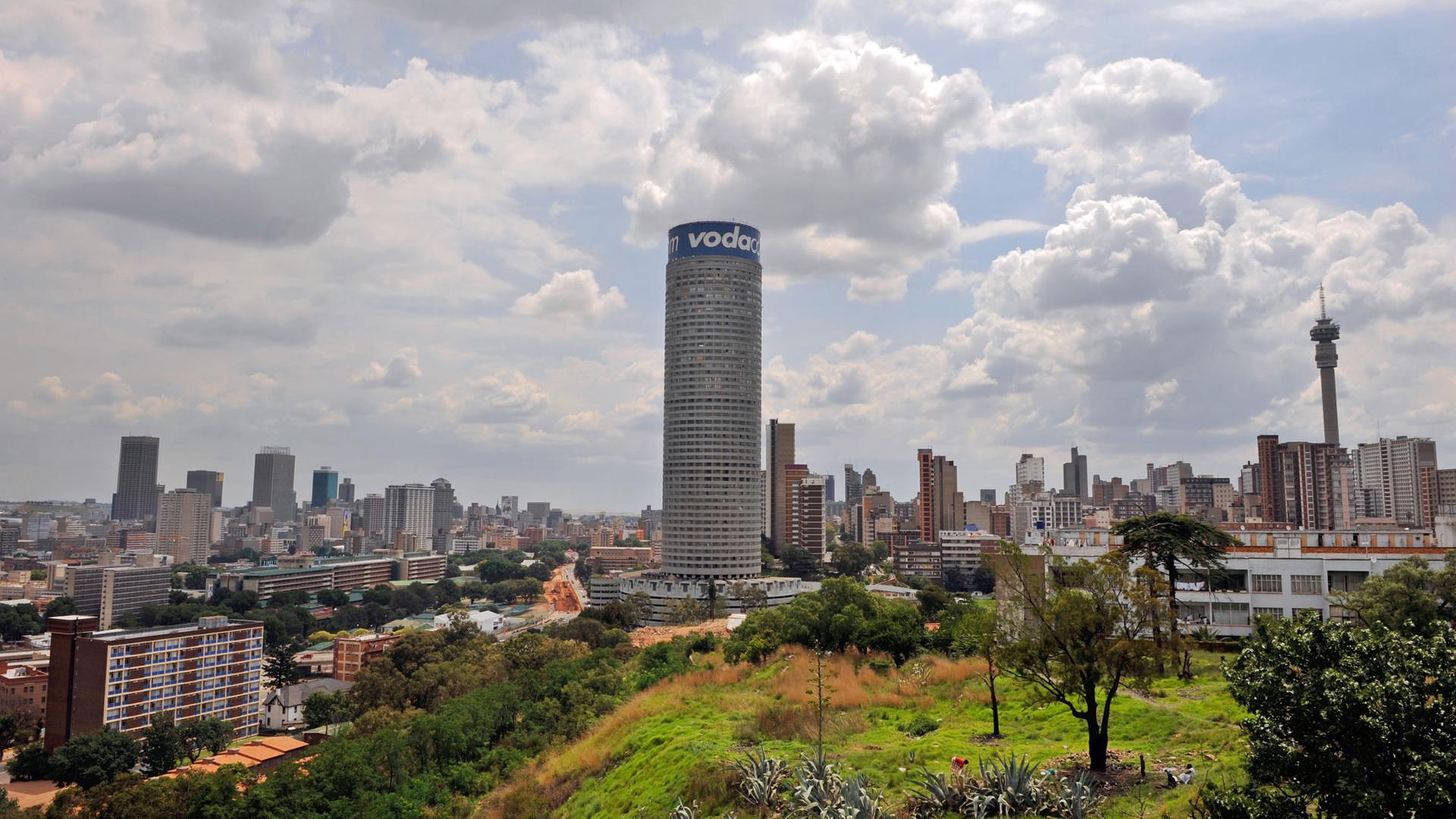Die Skyline der südafrikanischen Stadt Johannesburg, aufgenommen am 22.11.2008. Die Skyline der südafrikanischen Stadt Johannesburg, aufgenommen am 22.11.2008.