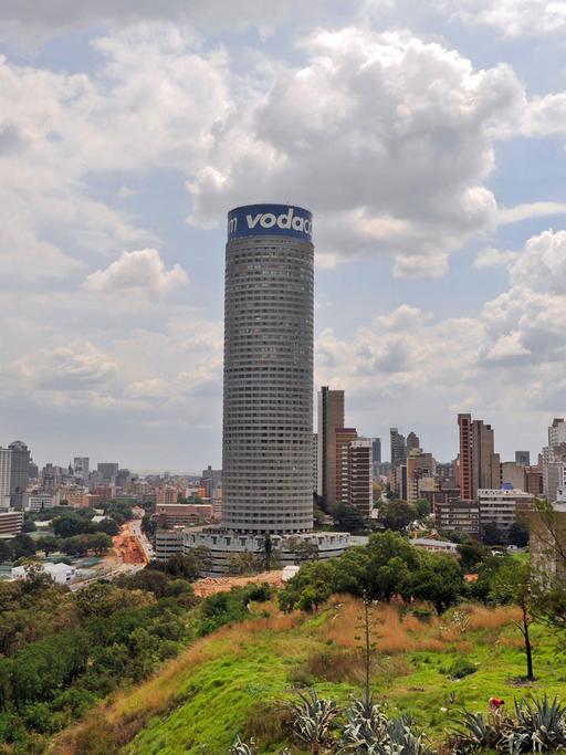 Die Skyline der südafrikanischen Stadt Johannesburg, aufgenommen am 22.11.2008.