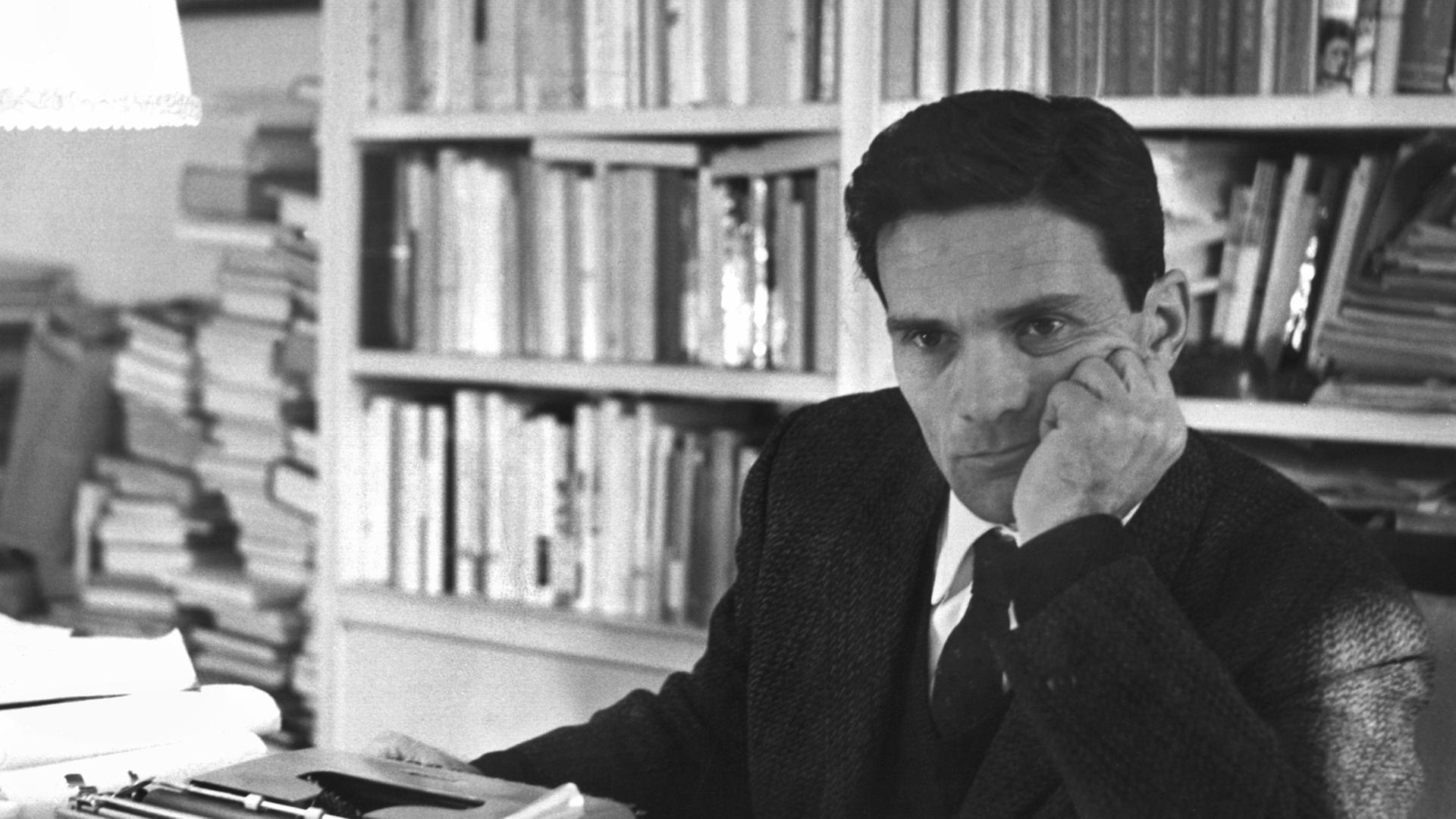 Undatierte Aufnahme des italienischen Regisseurs Pier Paolo Pasolini. Undatierte Aufnahme des italienischen Regisseurs Pier Paolo Pasolini.