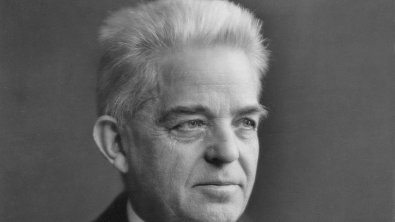 Der dänische Komponist Carl Nielsen in einer zeitgenössischen Aufnahme. Er wurde am 9. Juni 1865 in Norre Lyndelse geboren und verstarb am 3. Oktober 1931 in Kopenhagen. Der dänische Komponist Carl Nielsen in einer zeitgenössischen Aufnahme. Er wurde am 9. Juni 1865 in Norre Lyndelse geboren und verstarb am 3. Oktober 1931 in Kopenhagen.