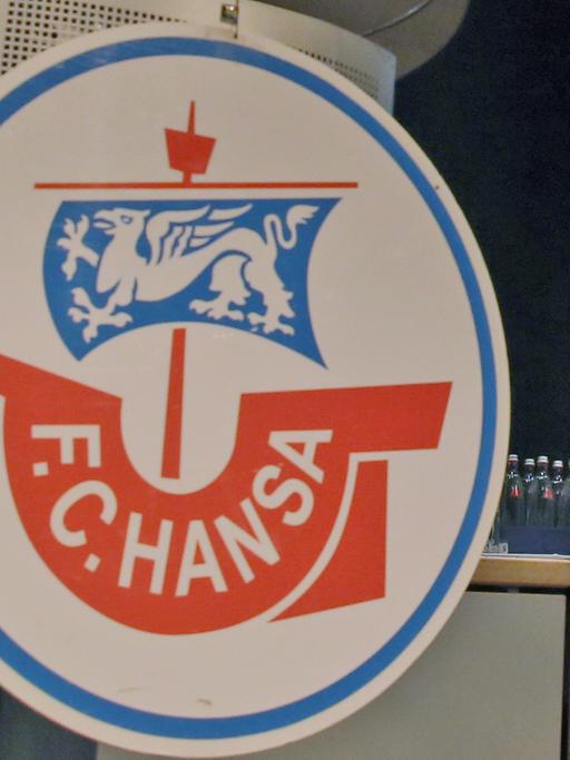 Kogge auf See: Das beliebte Wappen des FC Hansa Rostock, zu sehen auf der Mitgliederversammlung 2015