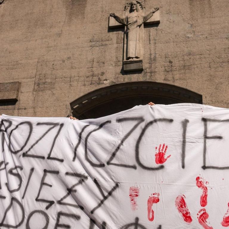 Polen, Baby-Schuh-Protest gegen Pädophilie und Missbrauch in der Katholischen Kirche in der Stadt Szczecin