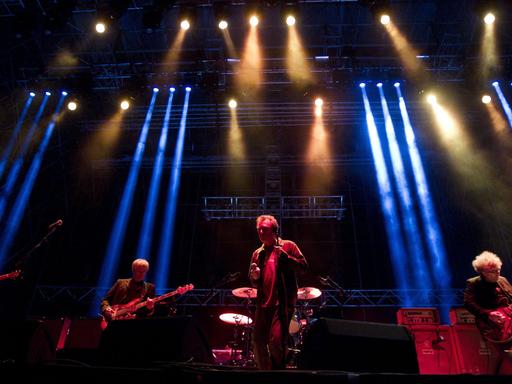 Die schottische Indie-Rock-Band The Jesus and Mary Chain auf der Bühne beim Primavera Sound Festival am 24.5.2013 in Barcelona, Spanien.