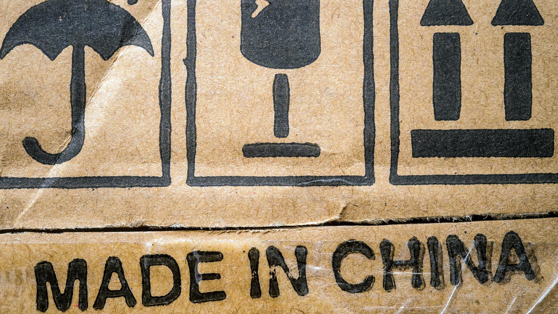 Der Schriftzug "Made in China" auf einer Produktverpackung Der Schriftzug "Made in China" auf einer Produktverpackung