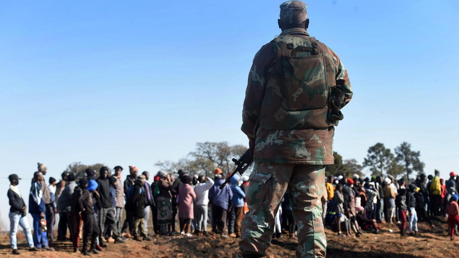 Sommer 2021 Proteste gegen die Inhaftierung von Ex-Präsident Zuma in Vosloorus, South Africa. / Timothy Barnard / Sputnik Sommer 2021 Proteste gegen die Inhaftierung von Ex-Präsident Zuma in Vosloorus, South Africa. / Timothy Barnard / Sputnik