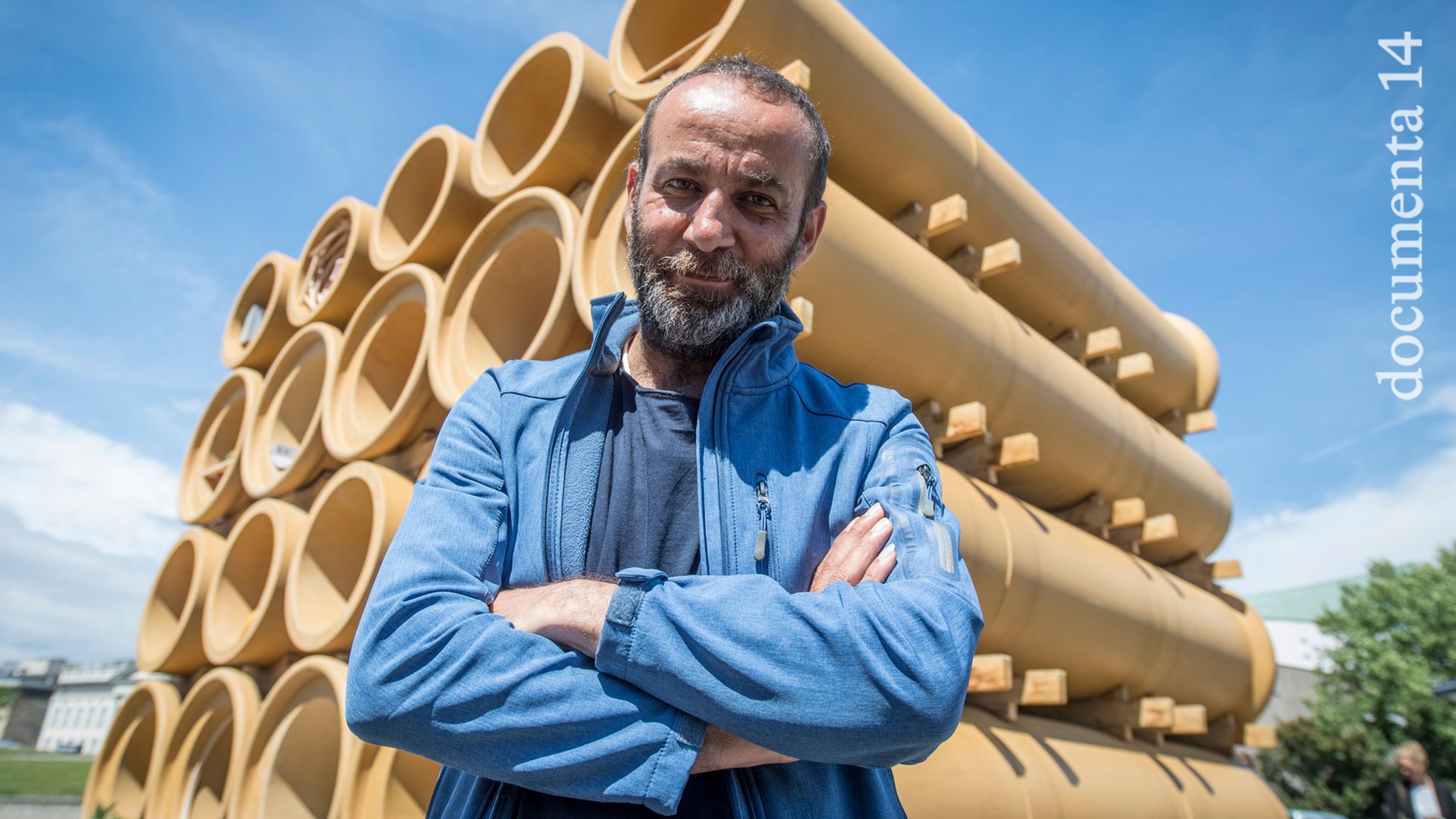 Der Künstler Hiwa K. steht am 07.06.2017 auf der documenta in Kassel (Hessen) vor seiner Installation aus 20 Kanalröhren. Der Künstler Hiwa K. steht am 07.06.2017 auf der documenta in Kassel (Hessen) vor seiner Installation aus 20 Kanalröhren.