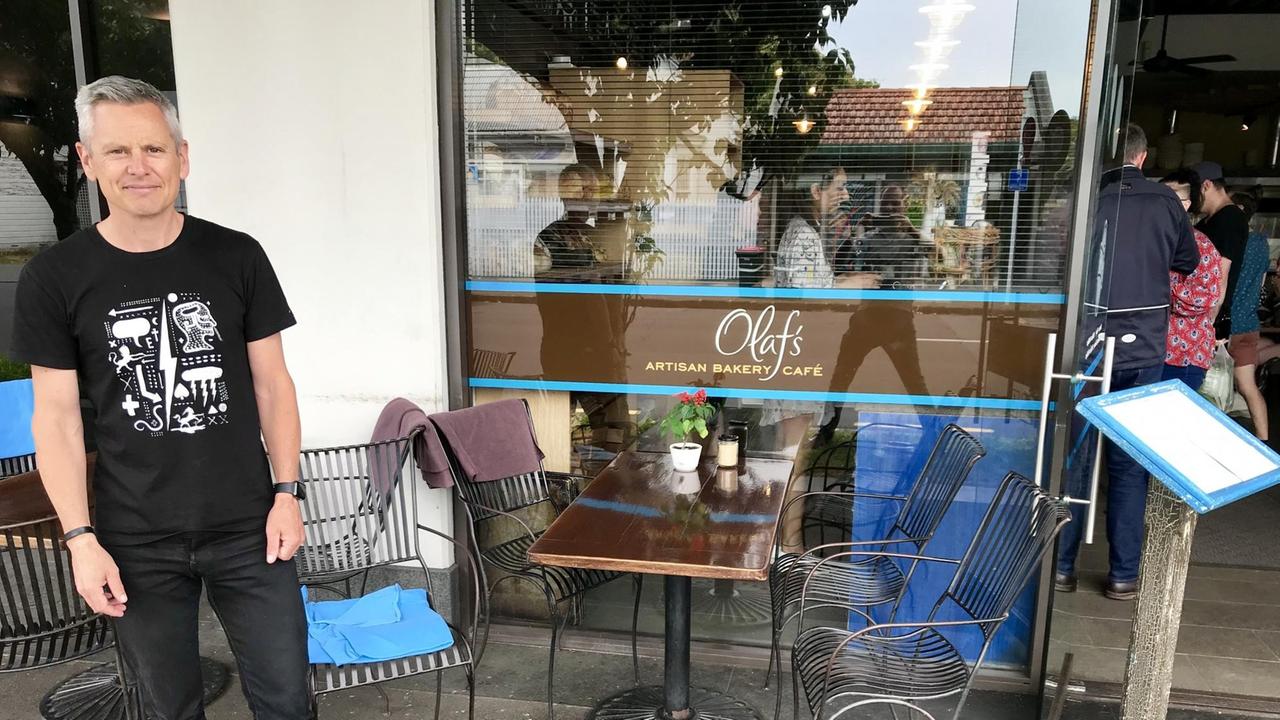 "Wir versuchen, so oft es geht, zu Hause Maori zu sprechen" - Guyon Espiner, einer der bekanntesten Radio- und Fernsehmoderatoren Neuseelands. "Wir versuchen, so oft es geht, zu Hause Maori zu sprechen" - Guyon Espiner, einer der bekanntesten Radio- und Fernsehmoderatoren Neuseelands.