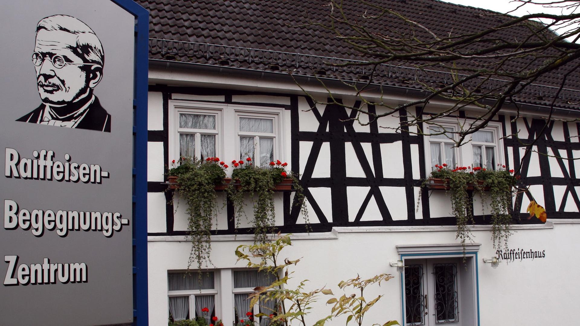 Das Raiffeisen-Begegnungszentrum in Weyerbusch (Rheinland-Pfalz), aufgenommen am 16.10.2013. Friedrich Wilhelm Raiffeisen ist einer der berühmtesten Westerwälder. Das Raiffeisen-Begegnungszentrum in Weyerbusch (Rheinland-Pfalz), aufgenommen am 16.10.2013. Friedrich Wilhelm Raiffeisen ist einer der berühmtesten Westerwälder.